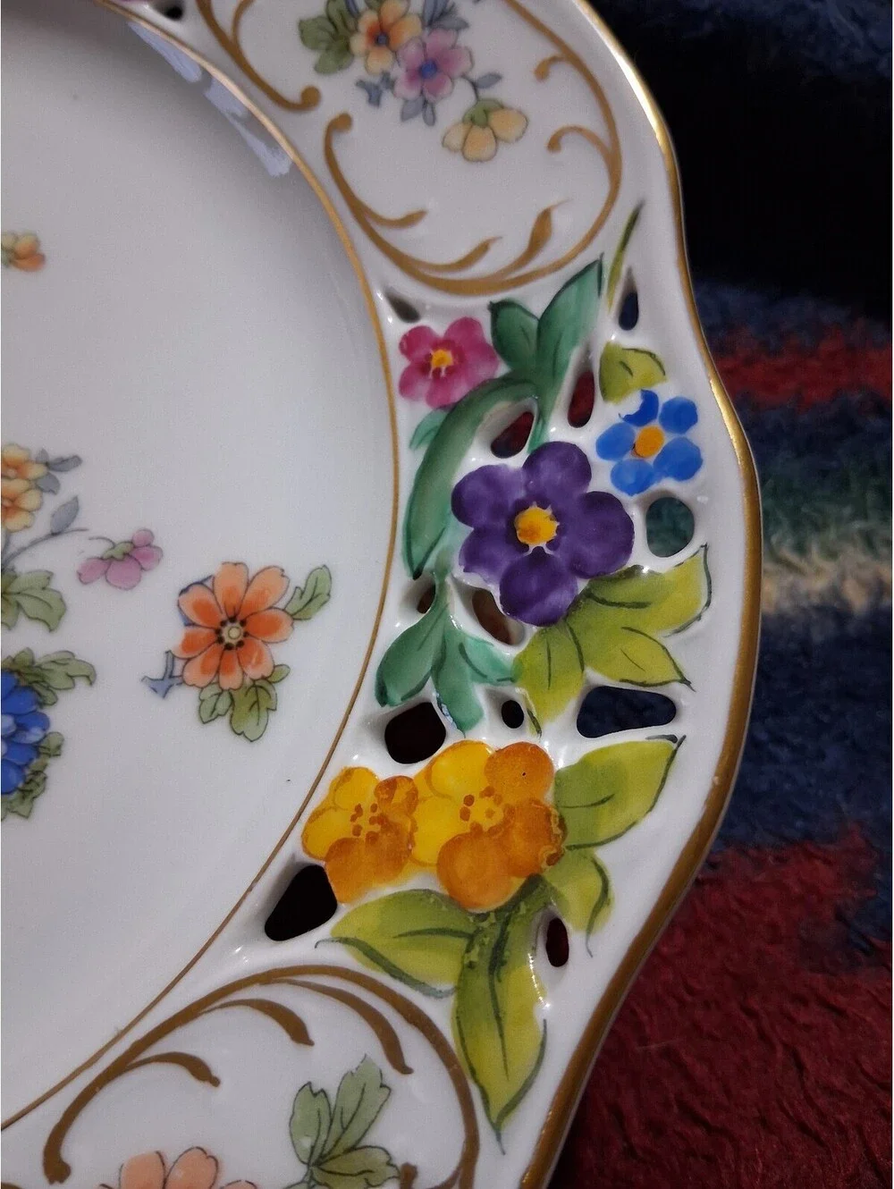 Union T Porcelain Floral and Bird Decorative Plate